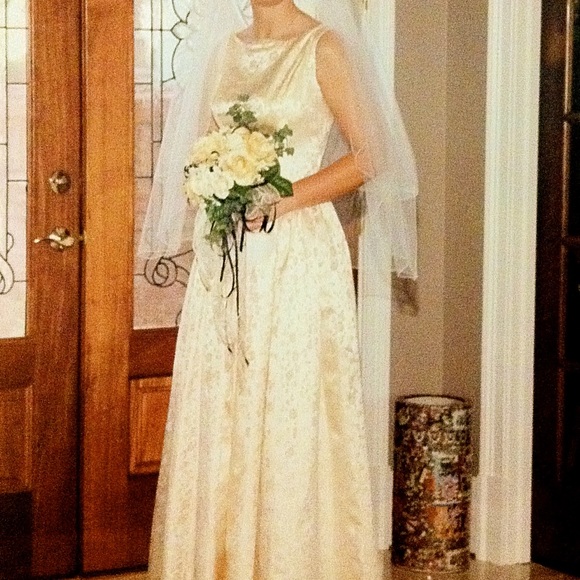 Dresses & Skirts - Vintage 1961 Handmade Wedding Dress w/veil sz 6-8